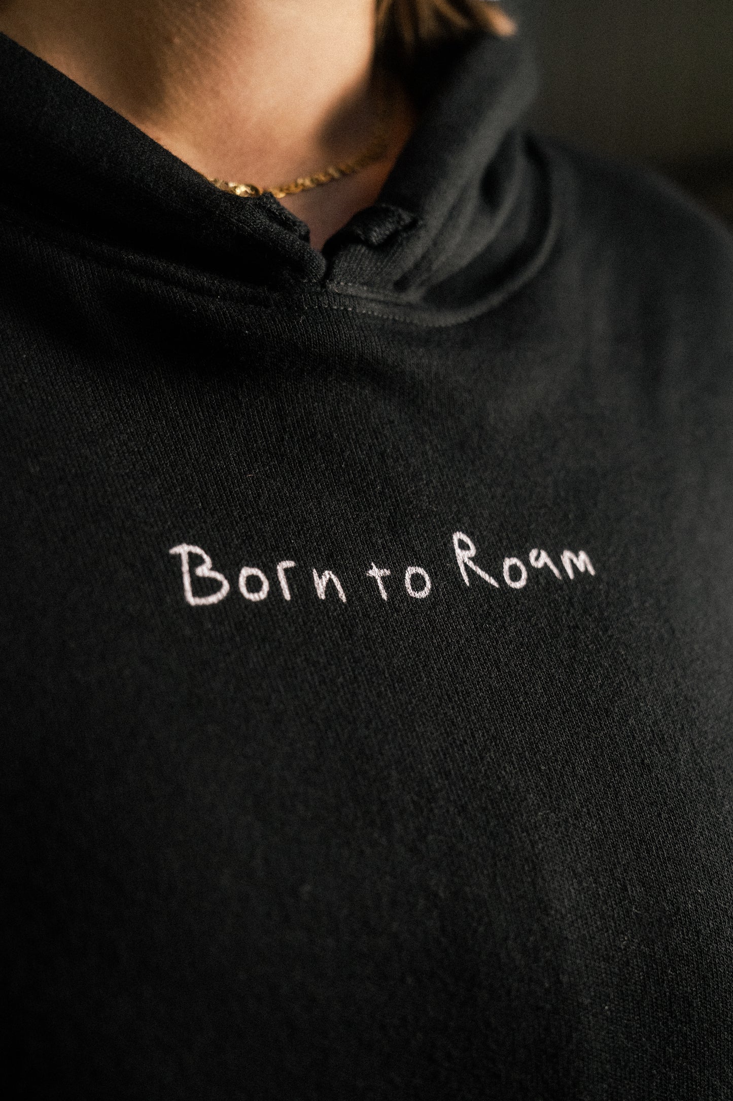 BORN TO ROAM – CROP HOODIE