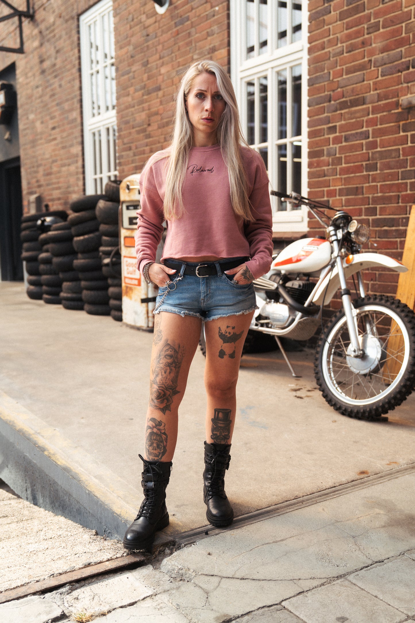 SIGNATURE CROP SWEAT