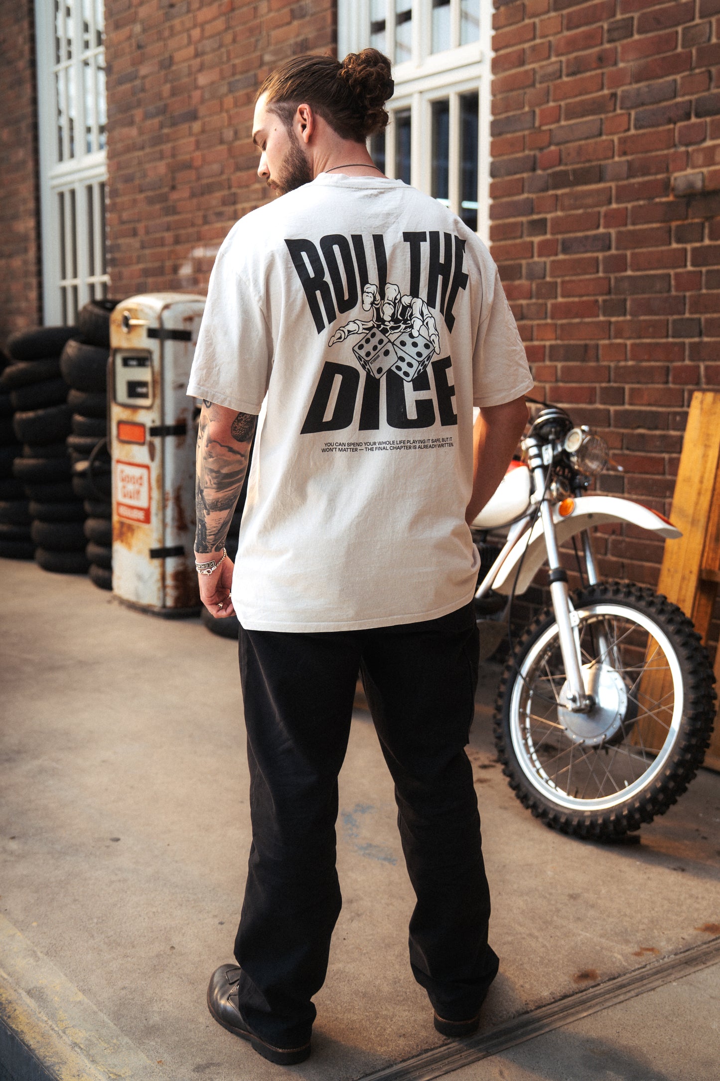 ROLL THE DICE TEE FADED BONE